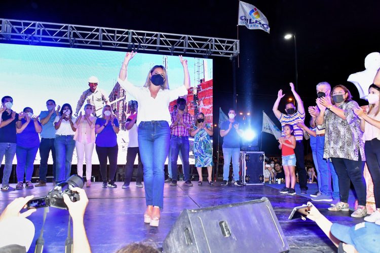 Encuentro entre candidatos del FDT y vecinos del Circuito Cinco