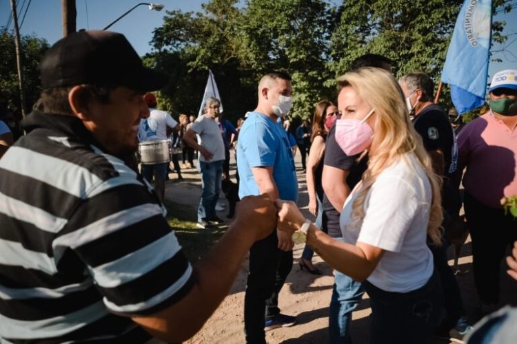 Candidatos del Frente de Todos junto a vecinos del San José Obrero