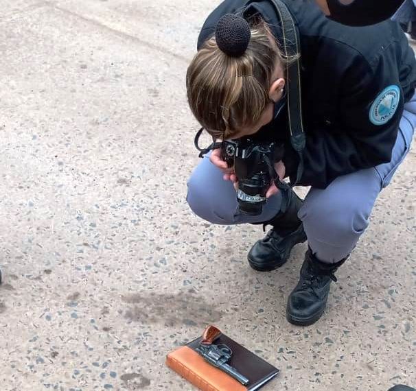 Ebrio y armado paseaba en su auto cuando lo agarró la Policía