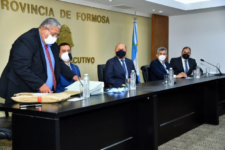 Licitaron la construcción de 480 viviendas en seis localidades del interior provincial