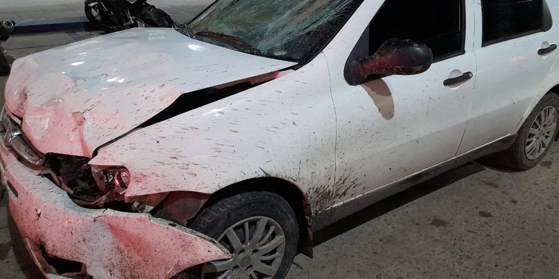 Chocó a un motociclista y escapó, el padre fue a la comisaría y se hizo cargo de la situación