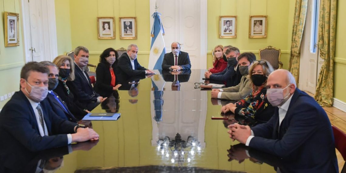 Perczyk y el gabinete educativo se reunieron con el jefe de Gabinete de Ministros