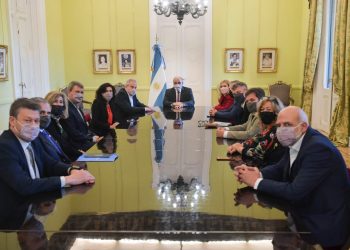 Perczyk y el gabinete educativo se reunieron con el jefe de Gabinete de Ministros