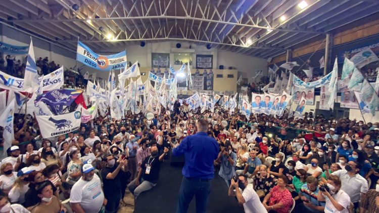Jorge Jofré presentó ante una multitud a los candidatos de Valores Ciudadanos
