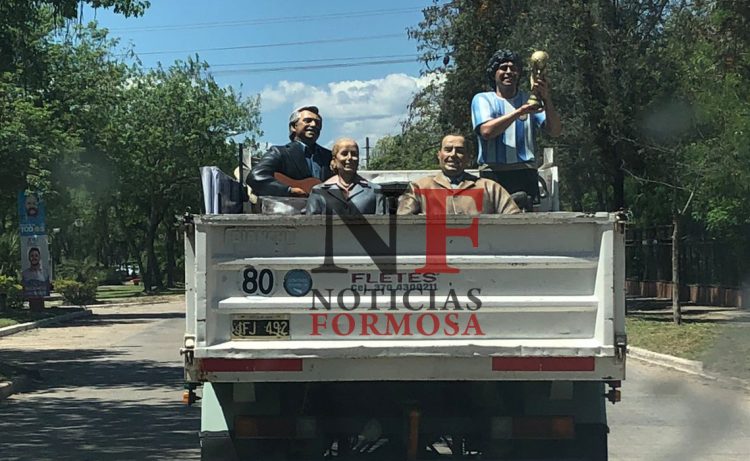 Llegaron las estatuas de Perón, Evita, Maradona, Alberto y Dylan