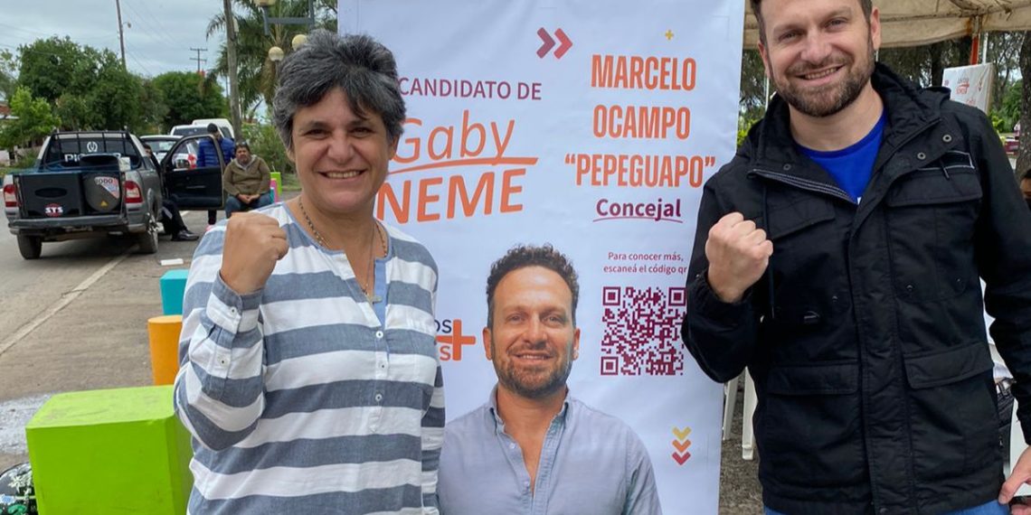 Gaby Neme y Marcelo Ocampo junto a las madres en Circuito 5