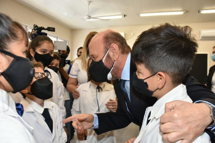 Gildo nuevamente contra la oposición y la redes sociales, y a favor del debate?