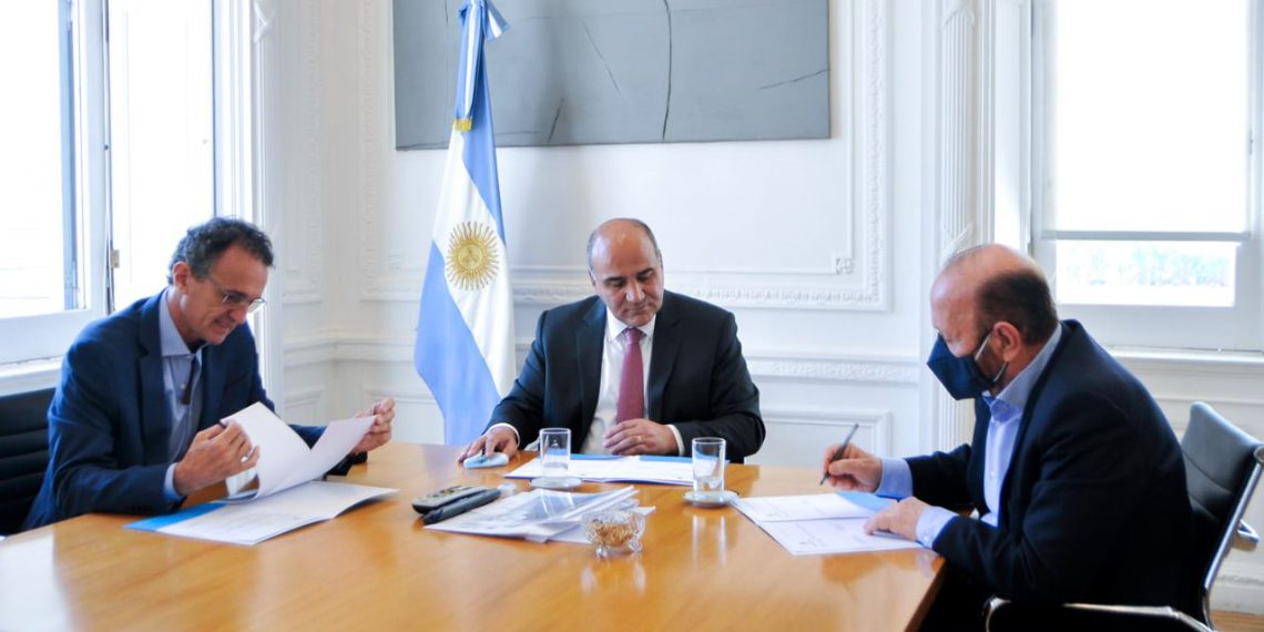 Insfrán firmó convenio para construcción de autovía hasta Clorinda