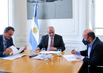 Insfrán firmó convenio para construcción de autovía hasta Clorinda