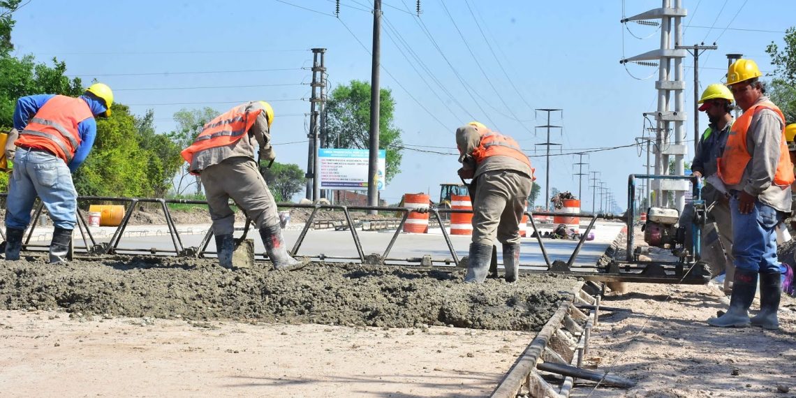 El gobernador inaugura pavimento de la calle Irigoyen
