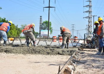 El gobernador inaugura pavimento de la calle Irigoyen