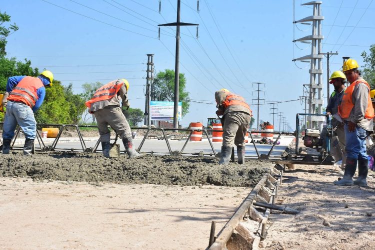 El gobernador inaugura pavimento de la calle Irigoyen
