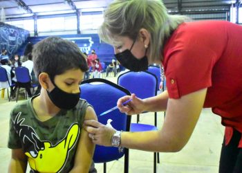 Por alta demanda, la vacunación para niños menores de 11 años continuará este viernes con más lugares habilitados
