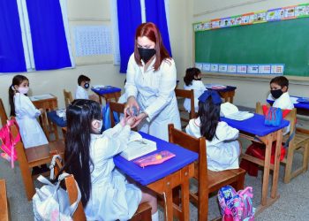 Vuelve presencialidad plena en escuelas, boliches y fiestas al 50%
