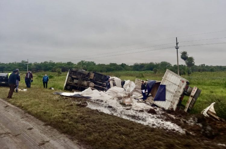 Volcó un camión en ruta 81 y encontraron «una sorpresa»