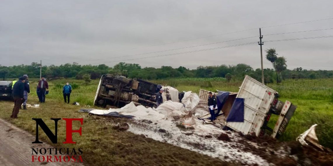 Volcó un camión en ruta 81 y encontraron «una sorpresa»