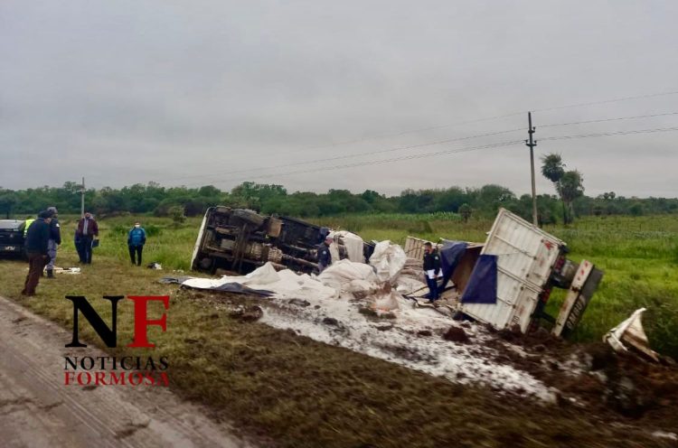 Volcó un camión en ruta 81 y encontraron «una sorpresa»