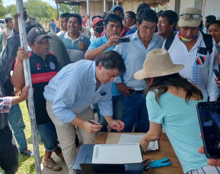 Paoltroni firmó un acuerdo de asistencia a comunidades aborígenes