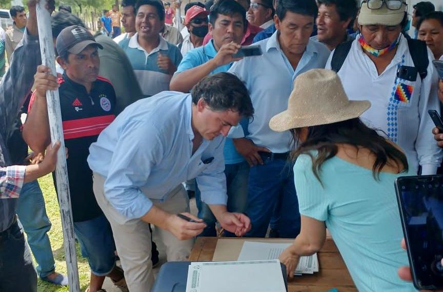 Paoltroni firmó un acuerdo de asistencia a comunidades aborígenes