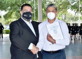 Jorge González entregó fojas de servicio al personal que pasó a retiro