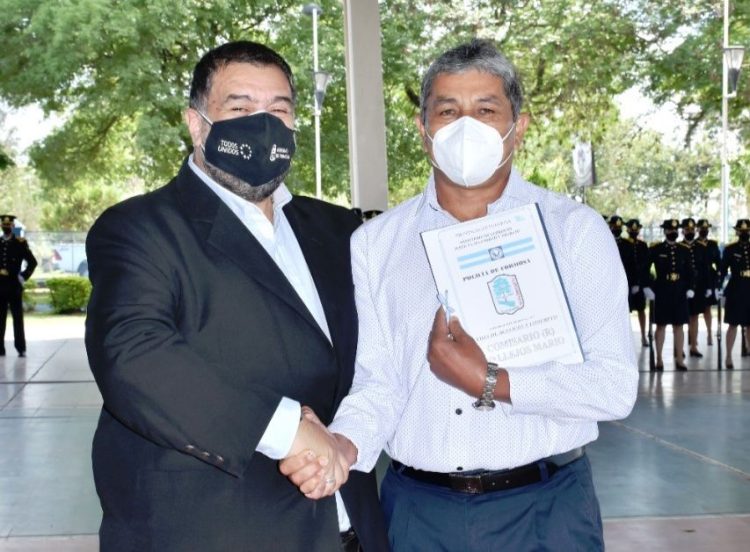 Jorge González entregó fojas de servicio al personal que pasó a retiro