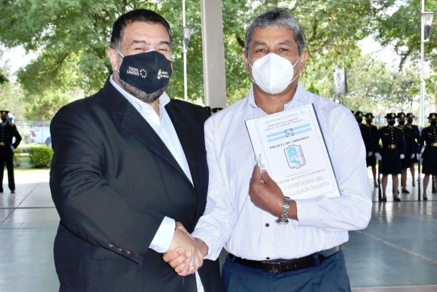 Jorge González entregó fojas de servicio al personal que pasó a retiro