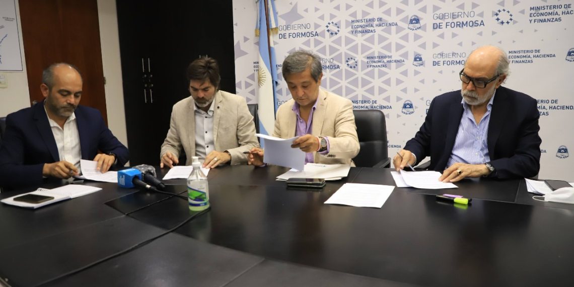El gobierno y el Banco Formosa formalizaron convenio que beneficia a Pymes y comerciantes