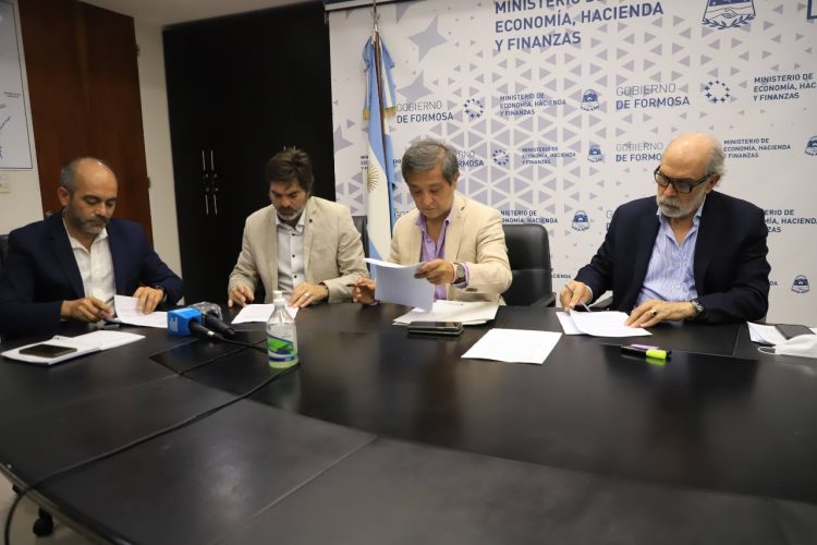El gobierno y el Banco Formosa formalizaron convenio que beneficia a Pymes y comerciantes