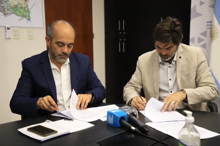 El gobierno y el Banco Formosa formalizaron convenio que beneficia a Pymes y comerciantes