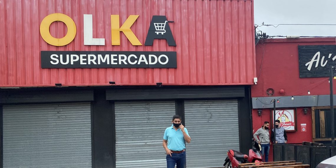 Tres empleados demorados por el robo a mano armada al supermercado OLKA