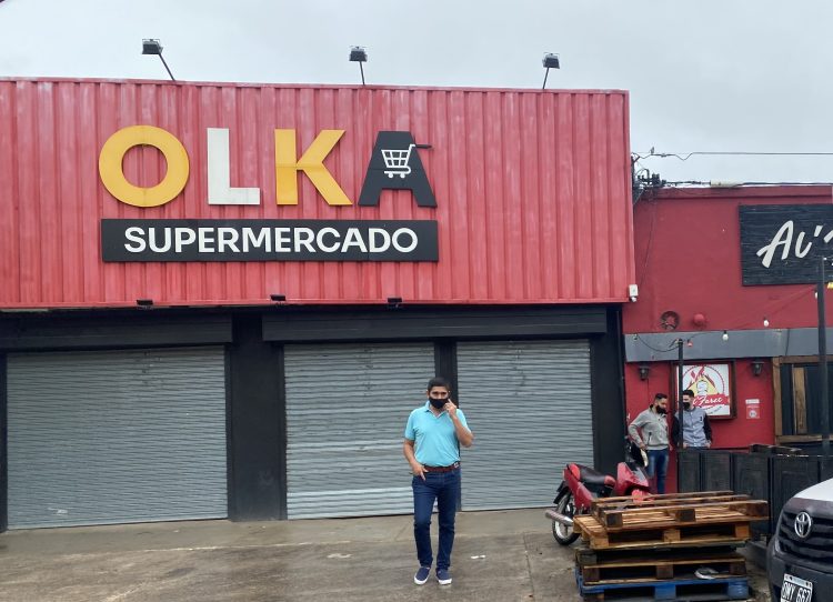 Tres empleados demorados por el robo a mano armada al supermercado OLKA