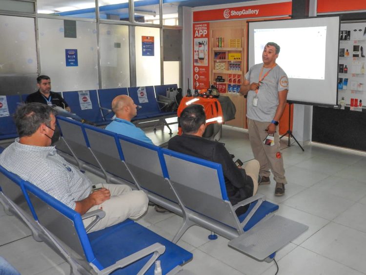 Capacitaron a personal del aeropuerto en procedimientos de búsqueda y salvamento