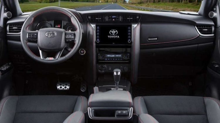 Nuevo Toyota SW4 GR-S, la variante deportiva de la pick up Hilux