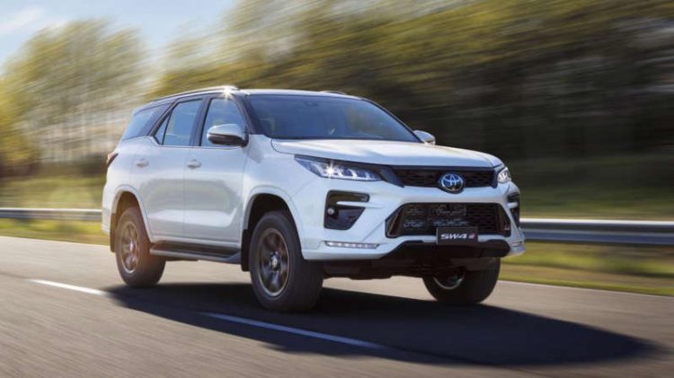 Nuevo Toyota SW4 GR-S, la variante deportiva de la pick up Hilux