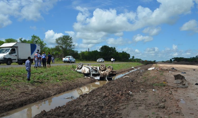 Una mujer internada en terapia intensiva por accidente en la ruta 11