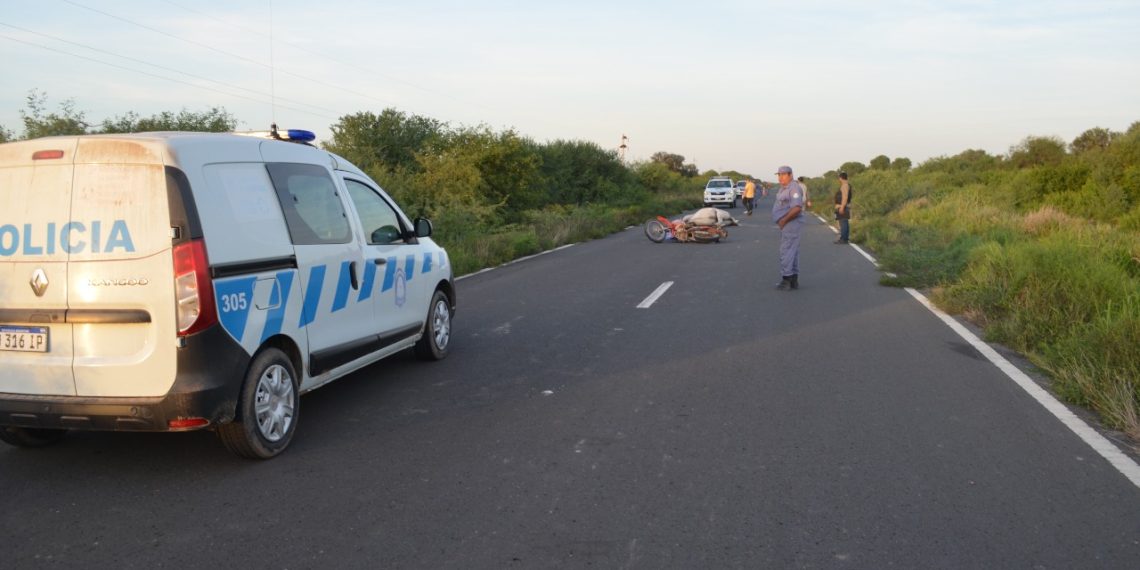 Viajaba de madrugada en moto por la ruta 86 y embistió un caballo, falleció al instante
