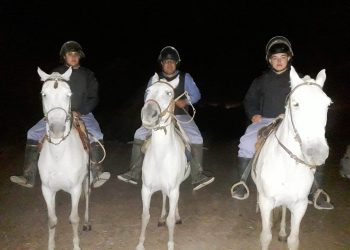 Una veintena de originarios atacó y asaltó a dos policías en Juárez