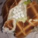 Le llevó una hamburguesa a un detenido, tenía pastillas ocultas: también quedó detenida