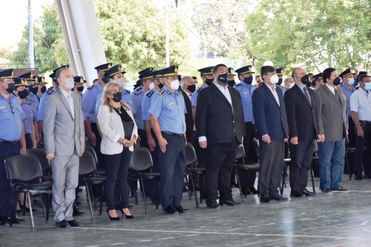 Jorge González entregó fojas de servicio al personal que pasó a retiro