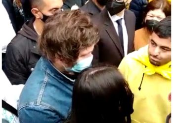 Profesor le reprochó a alumno que haya asistido a la marcha de Javier Milei
