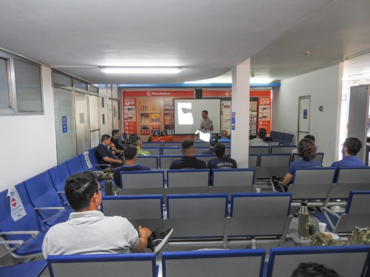 Capacitaron a personal del aeropuerto en procedimientos de búsqueda y salvamento