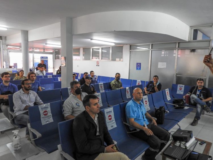 Capacitaron a personal del aeropuerto en procedimientos de búsqueda y salvamento