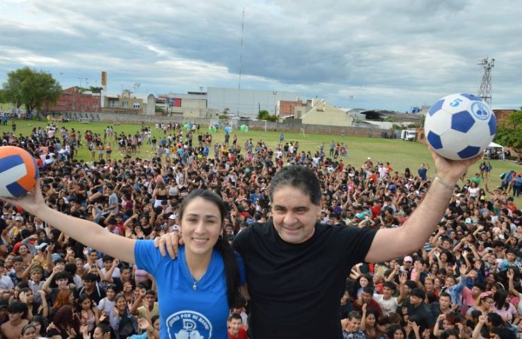 Di Martino organizó «la fiesta de la espuma» para estudiantes capitalinos
