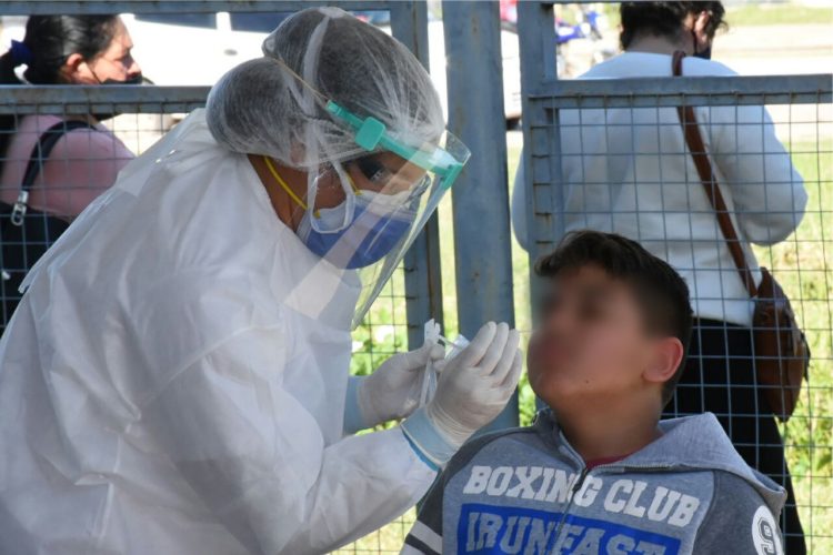 Ante la falta de casos, cae la cantidad de testeos diarios de búsqueda