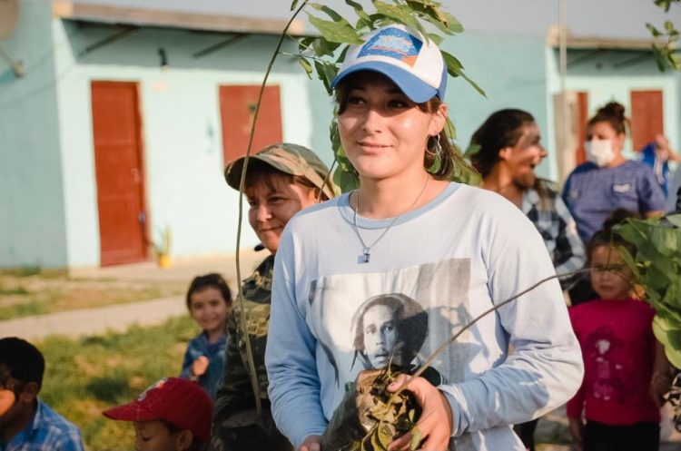 Candidatas del Frente de Todos sembraron en el Lote 110 más de 1000 plantines de árboles nativos