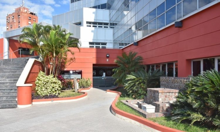 Un hombre imputado de abusar de los hijos de su pareja, va a juicio oral y público