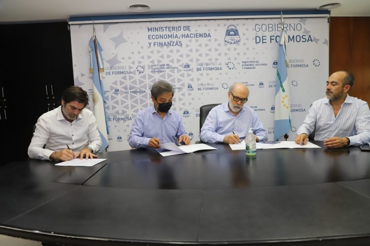 El Gobierno y Banco Formosa firmaron adenda para alentar el consumo local