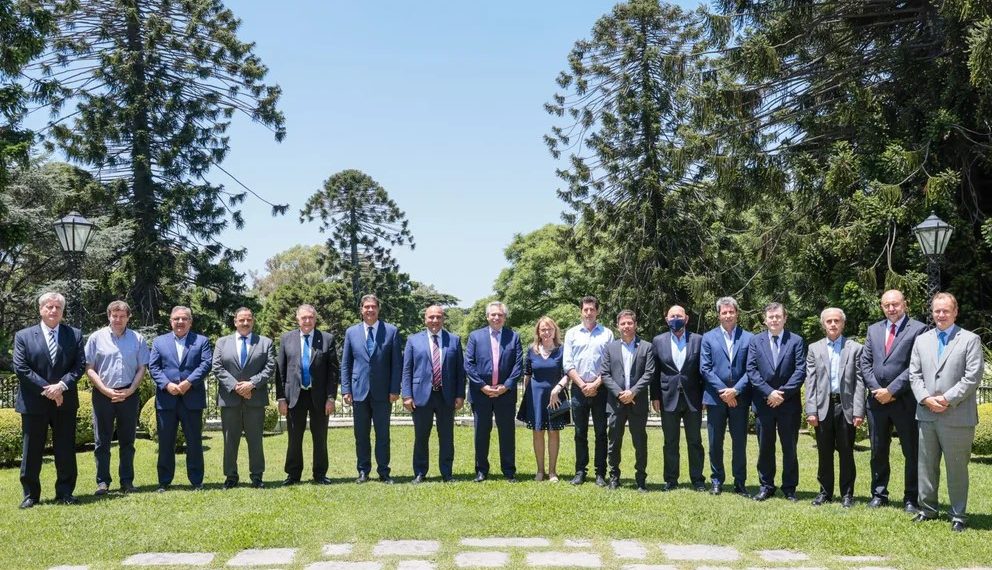 Alberto prometió a gobernadores oficialistas que no se frenarán obras en las provincias