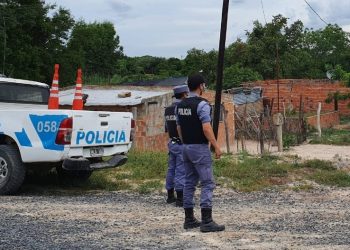 Un nene jugaba con sus amiguitos en un árbol, se cayó y murió