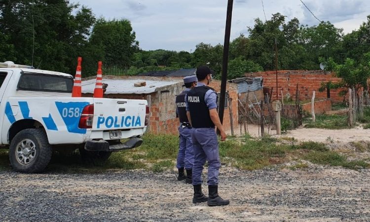 Un nene jugaba con sus amiguitos en un árbol, se cayó y murió